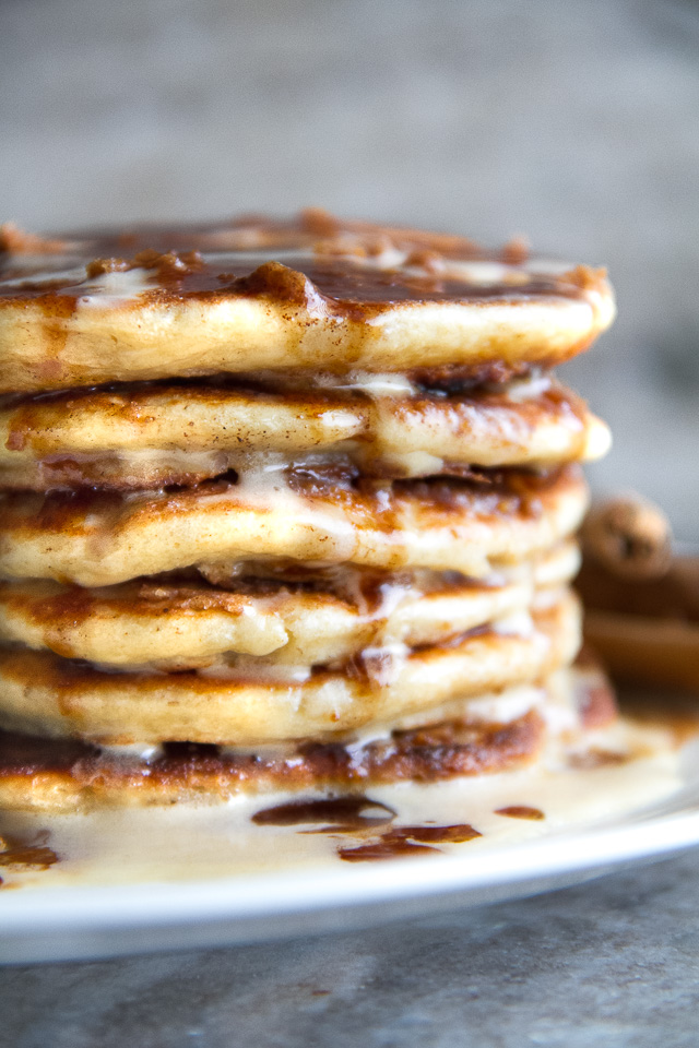 Cinnamon Roll Greek Yogurt Pancakes - these DELICIOUS light and fluffy pancakes taste just like a warm cinnamon roll and will keep you satisfied all morning with over 20g of whole food protein! | runningwithspoons.com #glutenfree #healthy #breakfast