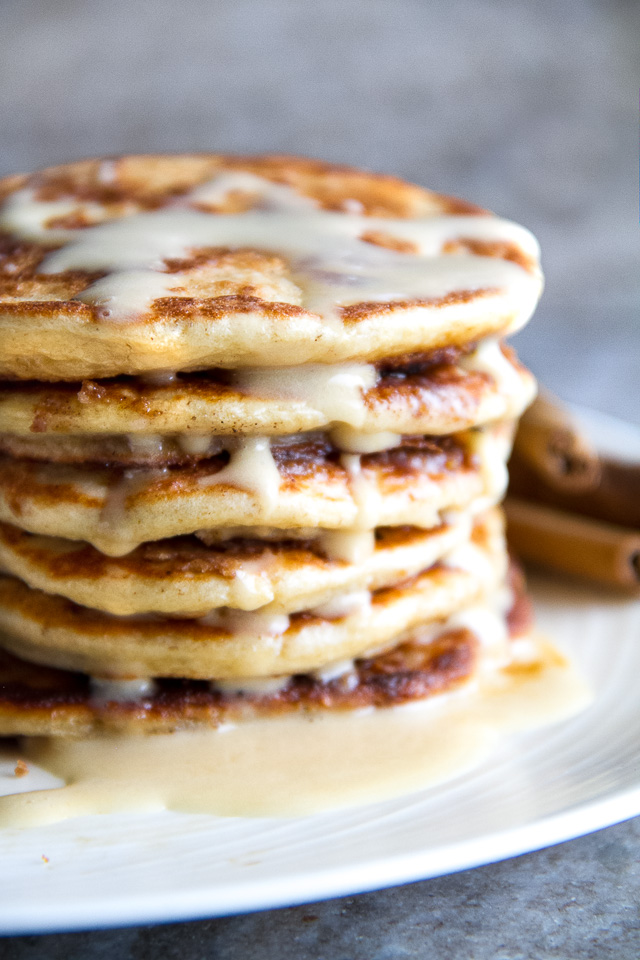 Cinnamon Roll Greek Yogurt Pancakes - these DELICIOUS light and fluffy pancakes taste just like a warm cinnamon roll and will keep you satisfied all morning with over 20g of whole food protein! | runningwithspoons.com #glutenfree #healthy #breakfast