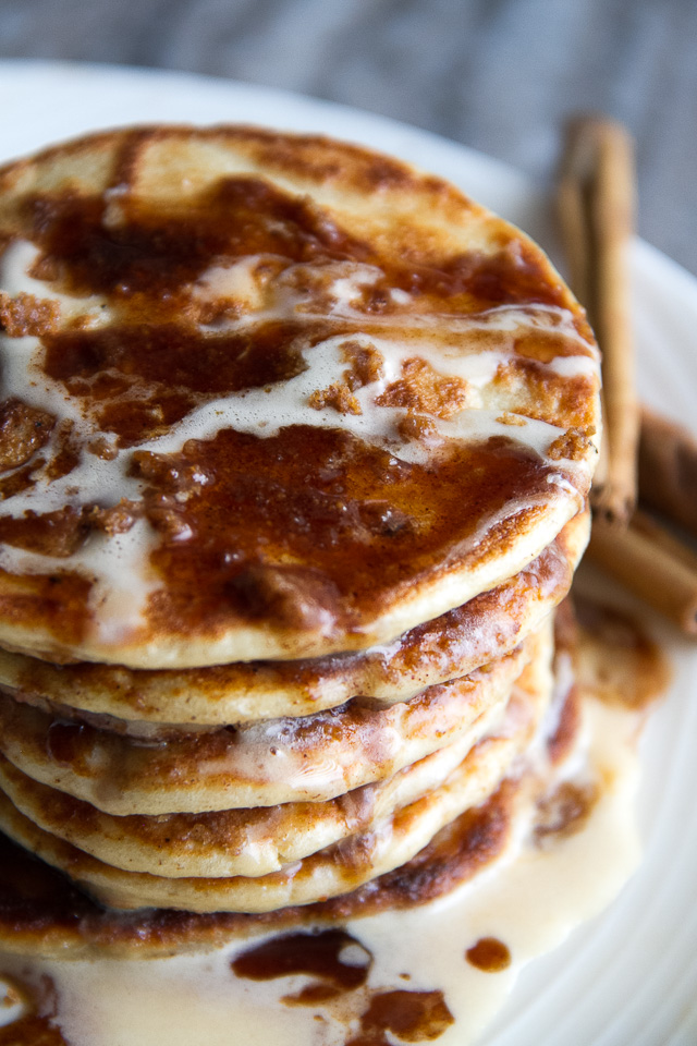 Cinnamon Roll Greek Yogurt Pancakes - these DELICIOUS light and fluffy pancakes taste just like a warm cinnamon roll and will keep you satisfied all morning with over 20g of whole food protein! | runningwithspoons.com #glutenfree #healthy #breakfast