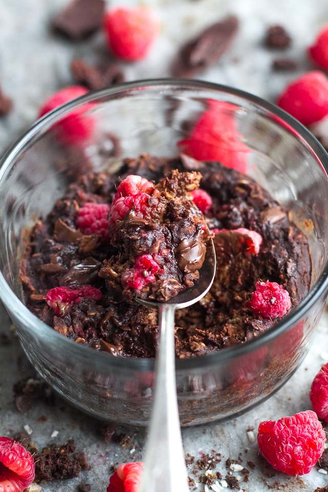 Dark Chocolate Raspberry Breakfast Bake - sweetly tart raspberries paired with rich dark chocolate in a single-serve vegan breakfast bake that's guaranteed to keep you satisfied all morning! | runningwithspoons.com #recipe #healthy #vegan #glutenfree