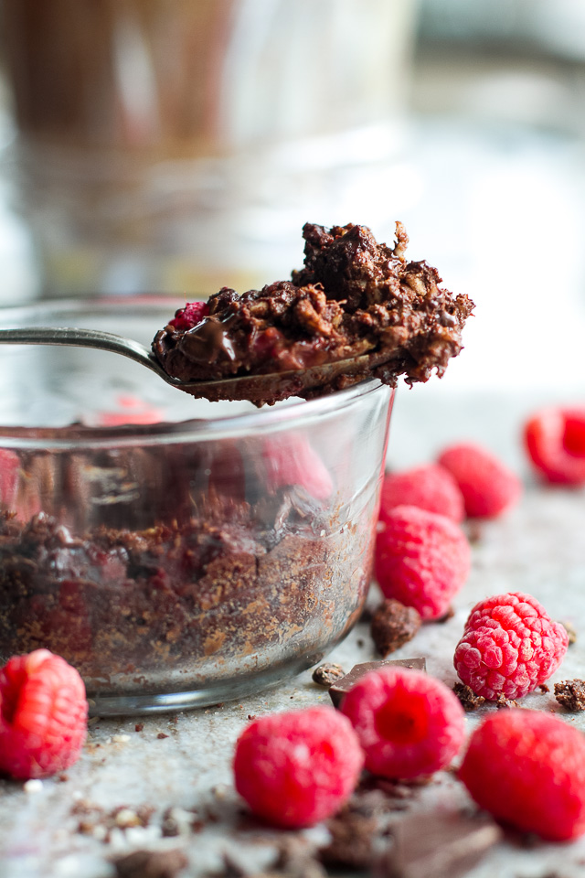 Dark Chocolate Raspberry Breakfast Bake - sweetly tart raspberries paired with rich dark chocolate in a single-serve vegan breakfast bake that's guaranteed to keep you satisfied all morning! | runningwithspoons.com #recipe #healthy #vegan #glutenfree