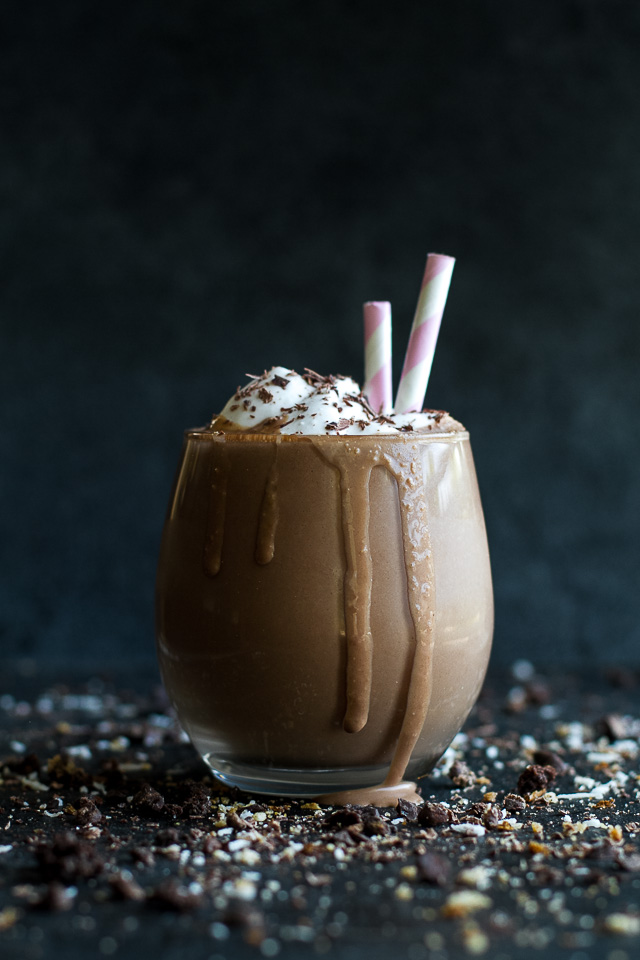 Frozen Hot Chocolate Breakfast Smoothie -- cool, creamy, and sure to keep you satisfied for hours! This delicious vegan smoothie is nutritious enough to enjoy for breakfast and decadent enough to crave for dessert | runningwithspoons.com #recipe #healthy