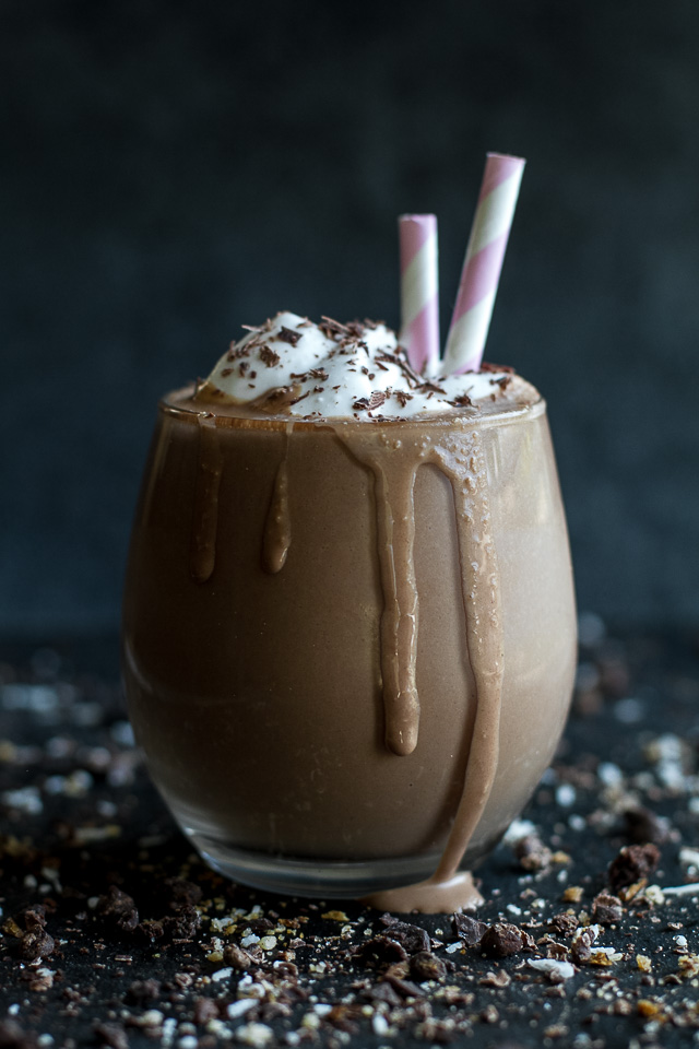 Frozen Hot Chocolate Breakfast Smoothie -- cool, creamy, and sure to keep you satisfied for hours! This delicious vegan smoothie is nutritious enough to enjoy for breakfast and decadent enough to crave for dessert | runningwithspoons.com #recipe #healthy