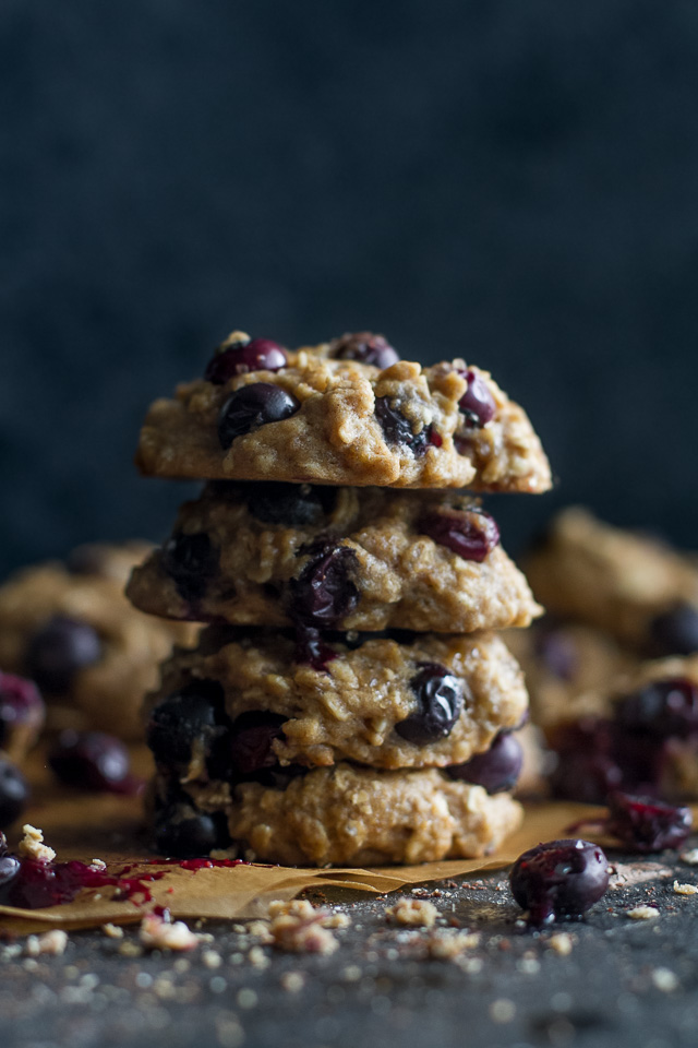 Blueberry Banana Oatmeal Cookies - deliciously healthy vegan cookies that are LOADED with blueberry flavour in each bite | runningwithspoons.com #recipe
