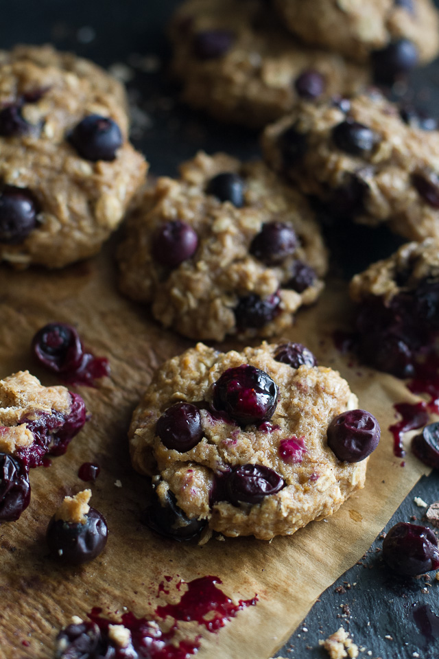 Blueberry Banana Oatmeal Cookies - deliciously healthy vegan cookies that are LOADED with blueberry flavour in each bite | runningwithspoons.com #recipe