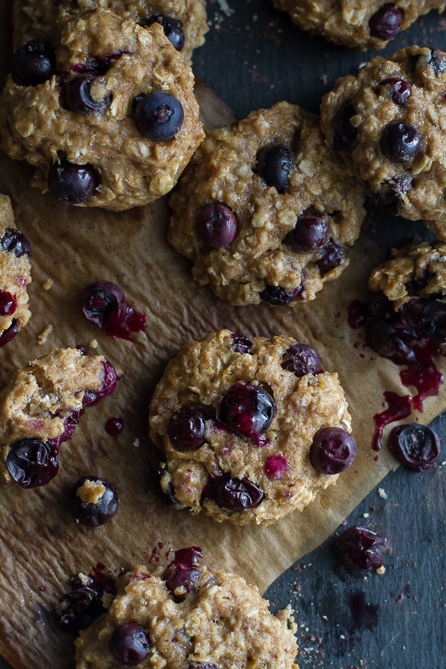 Blueberry Banana Oatmeal Cookies - deliciously healthy vegan cookies that are LOADED with blueberry flavour in each bite | runningwithspoons.com #recipe