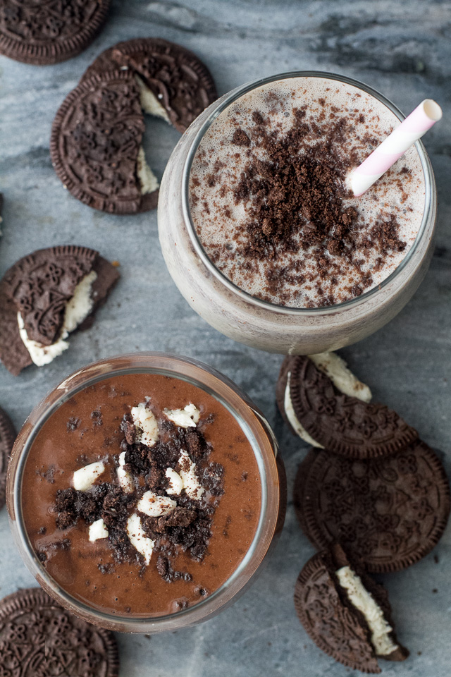 Dairy-Free Cookies & Cream Milkshake - so ridiculously rich and creamy that you'd never it was vegan. The perfect summer treat with a little boost of nutrition and a chocolate option too! | runningwithspoons.com