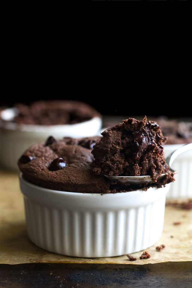 Fudgy Double Chocolate Mug Cake - satisfy those chocolate cravings in a healthy way with this paleo mug cake! Ready in 5 minutes, it makes for a delicious grain-free treat that everyone will love| runningwithspoons.com