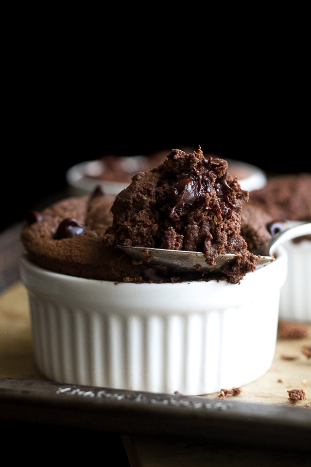 Fudgy Double Chocolate Mug Cake - satisfy those chocolate cravings in a healthy way with this paleo mug cake! Ready in 5 minutes, it makes for a delicious grain-free treat that everyone will love| runningwithspoons.com