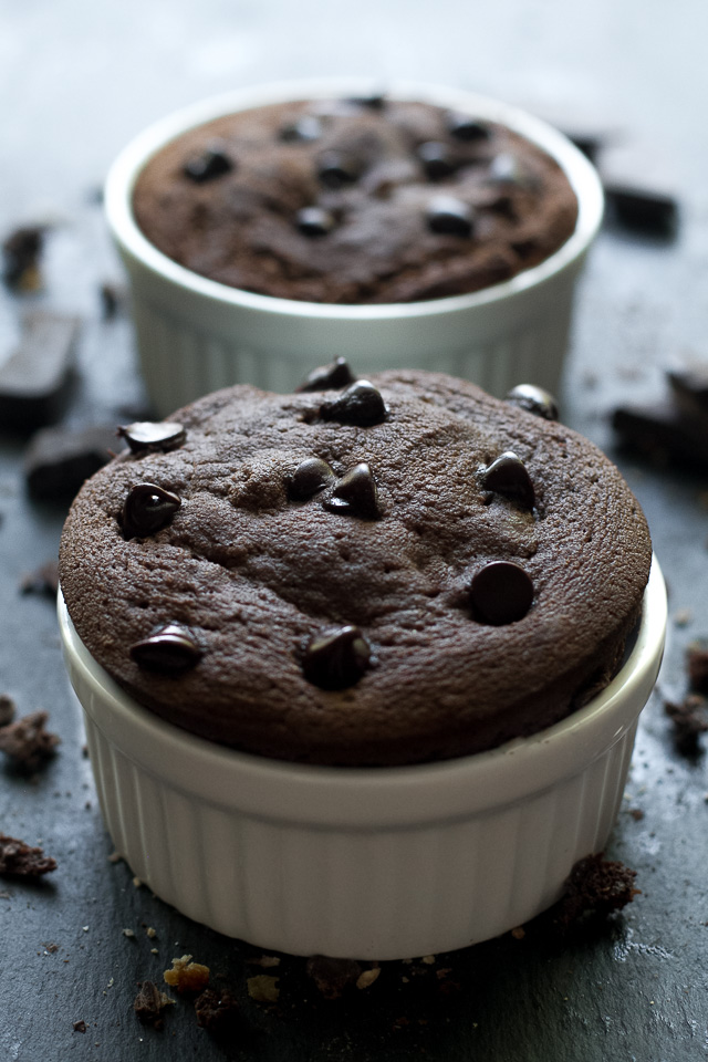 Fudgy Double Chocolate Mug Cake - satisfy those chocolate cravings in a healthy way with this paleo mug cake! Ready in 5 minutes, it makes for a delicious grain-free treat that everyone will love| runningwithspoons.com