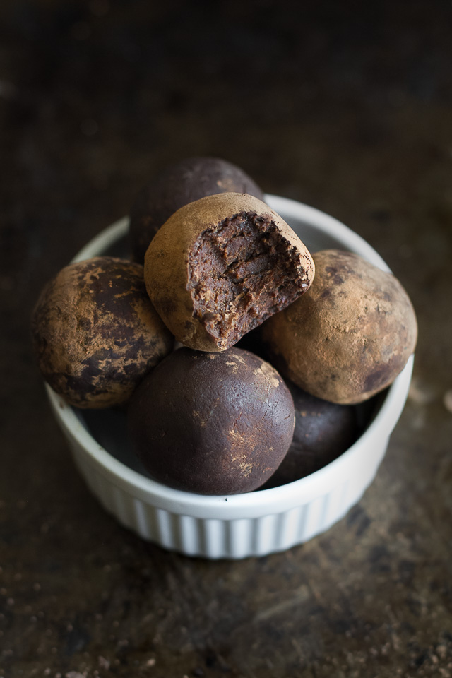 These melt-in-your-mouth No Bake Chocolate Fudge Protein Truffles taste SUPER decadent but are packed with good-for-you ingredients. They're a healthy way to satisfy those chocolate cravings and make a delicious pre or post-workout snack | runningwithspoons.com #recipe #vegan #glutenfree