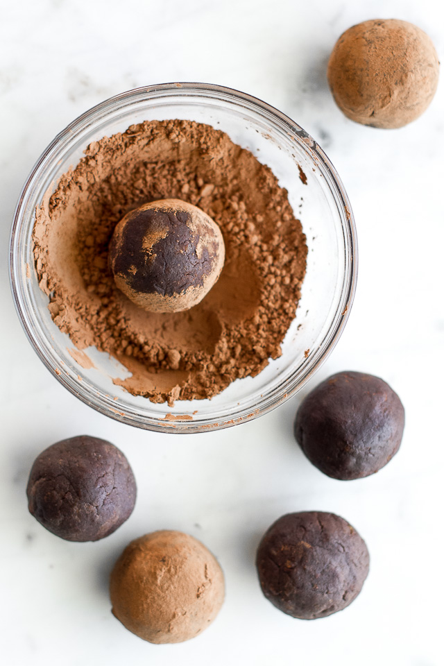These melt-in-your-mouth No Bake Chocolate Fudge Protein Truffles taste SUPER decadent but are packed with good-for-you ingredients. They're a healthy way to satisfy those chocolate cravings and make a delicious pre or post-workout snack | runningwithspoons.com #recipe #vegan #glutenfree