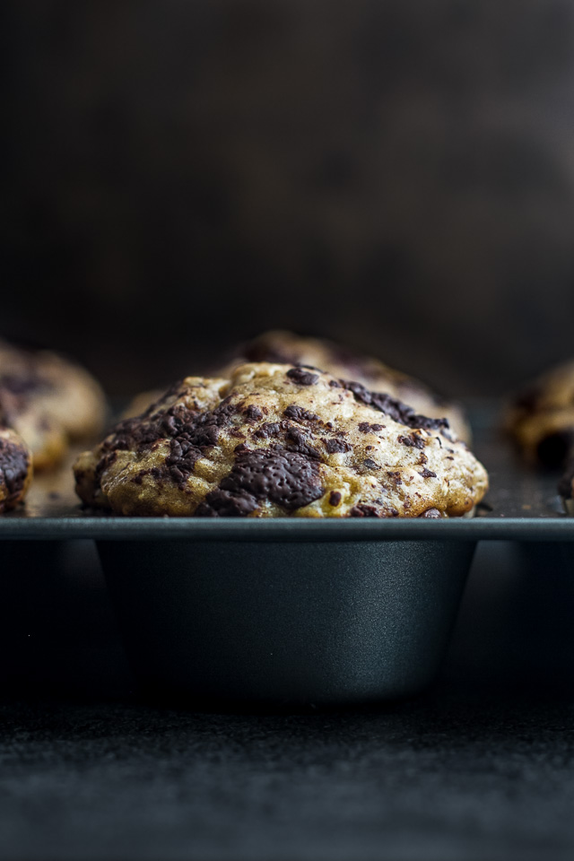 You won't find any butter or oil in these Dark Chocolate Blueberry Banana Oat Muffins! Just plenty of chocolate and blueberry flavour in a healthy soft and tender banana oat muffin | runningwithspoons.com