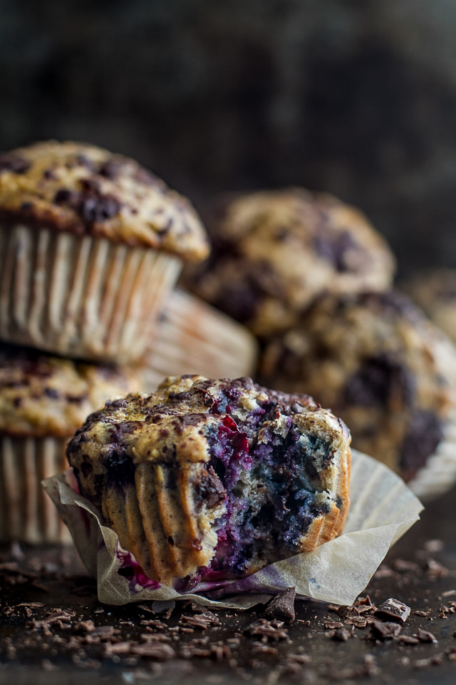 You won't find any butter or oil in these Dark Chocolate Blueberry Banana Oat Muffins! Just plenty of chocolate and blueberry flavour in a healthy soft and tender banana oat muffin | runningwithspoons.com