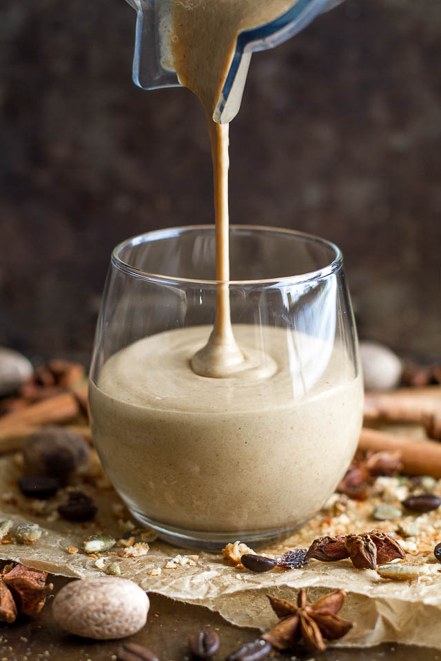 This healthy Pumpkin Spice Latte Breakfast Smoothie can be enjoyed hot or cold and makes a comforting fall-flavoured breakfast or snack {vegan, gluten-free, refined-sugar-free} | runningwithspoons.com