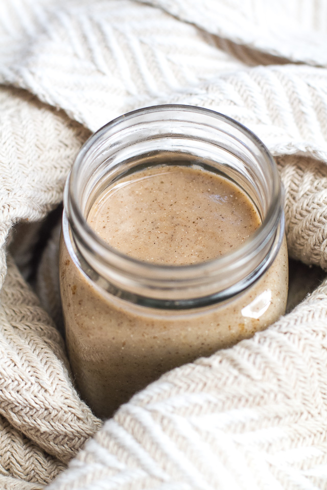 Enjoy the taste of apple pie for breakfast with this healthy apple pie oatmeal smoothie! Warmed up on the stove after blending, it makes a delicious and comforting breakfast or snack {vegan, gluten-free, refined-sugar-free} | runningwithspoons.com