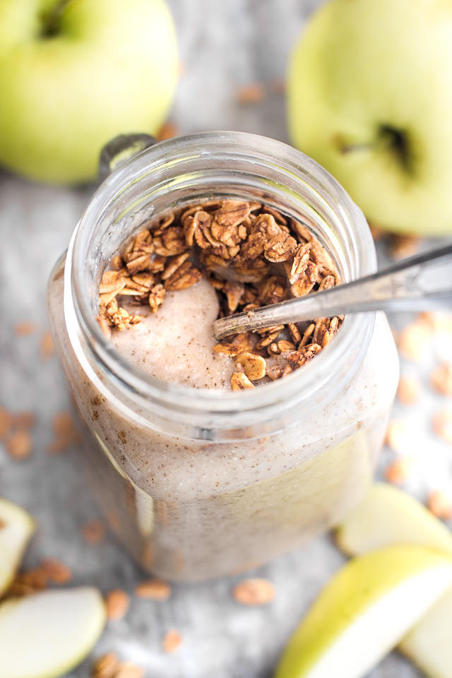 Enjoy the taste of apple pie for breakfast with this healthy apple pie oatmeal smoothie! Warmed up on the stove after blending, it makes a delicious and comforting breakfast or snack {vegan, gluten-free, refined-sugar-free} | runningwithspoons.com