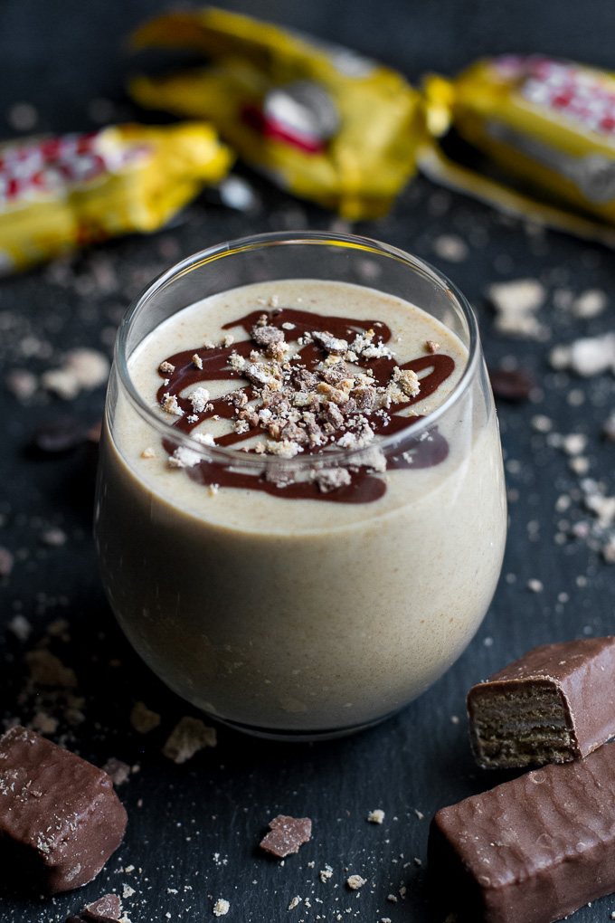 This Coffee Crisp Smoothie that tastes so much like the candy bar, you'd never believe it was made with 4 simple and healthy ingredients! Enjoy this vegan and refined-sugar-free subtly coffee-flavoured smoothie as a delicious breakfast or snack. | runningwithspoons.com