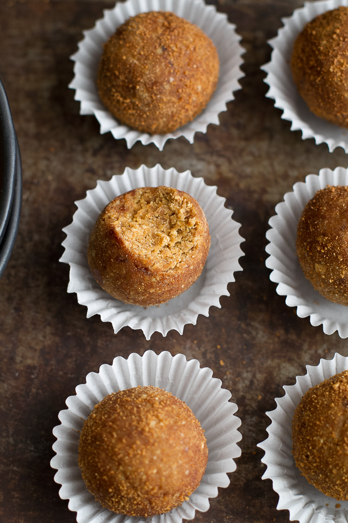 No Bake Pumpkin Snickerdoodle Bites made with healthy ingredients and packed with cinnamon sugar flavour! They're nut-free, gluten-free, and vegan, making them a great snack for a variety of different lifestyles. | runningwithspoons.com