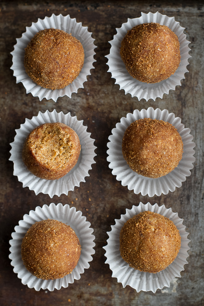 No Bake Pumpkin Snickerdoodle Bites made with healthy ingredients and packed with cinnamon sugar flavour! They're nut-free, gluten-free, and vegan, making them a great snack for a variety of different lifestyles. | runningwithspoons.com