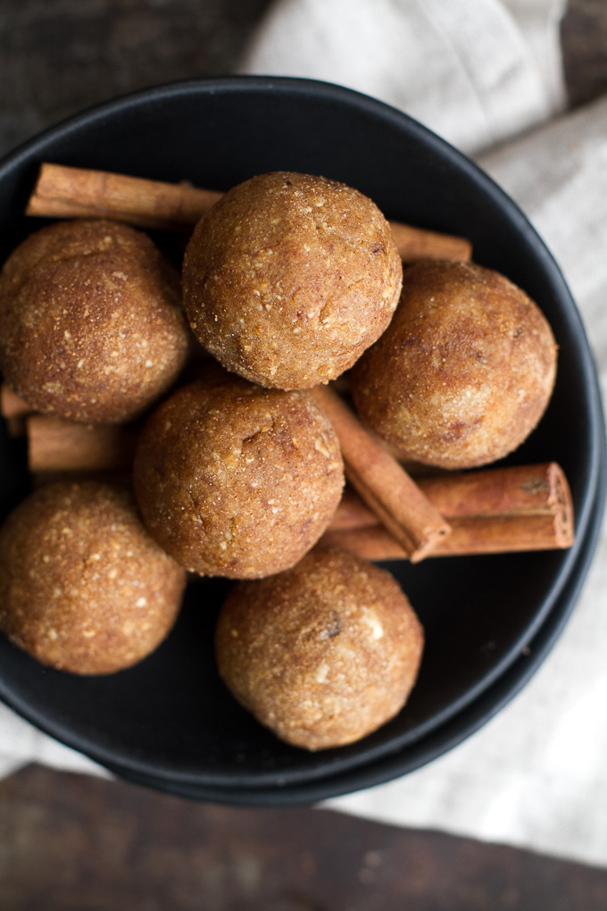 No Bake Pumpkin Snickerdoodle Bites made with healthy ingredients and packed with cinnamon sugar flavour! They're nut-free, gluten-free, and vegan, making them a great snack for a variety of different lifestyles. | runningwithspoons.com