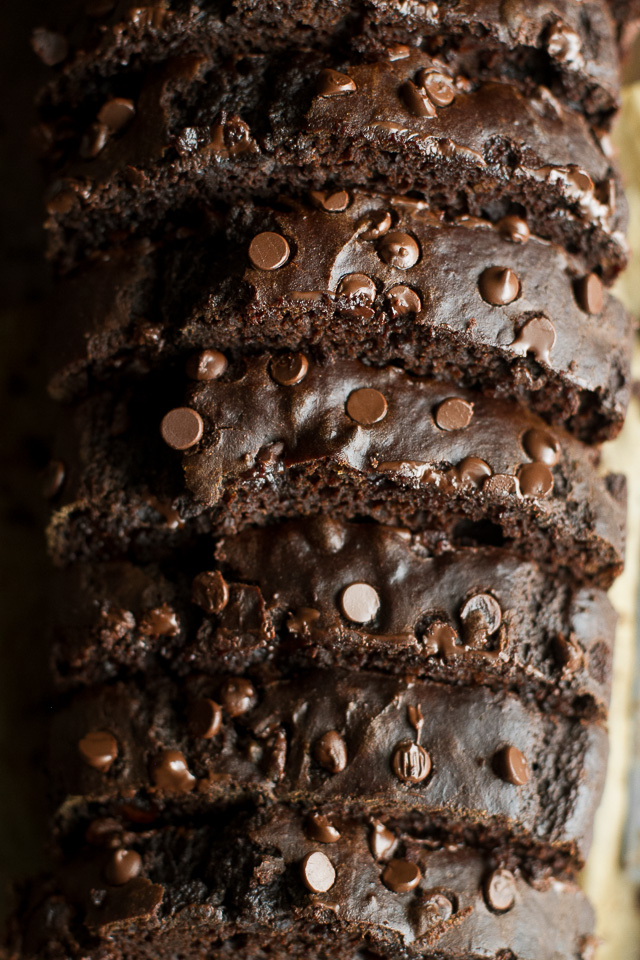 Chocolate Pumpkin Bread made in ONE BOWL, and so tender and flavourful that you’d never guess it's naturally sweetened and made without butter or oil! | runningwithspoons.com