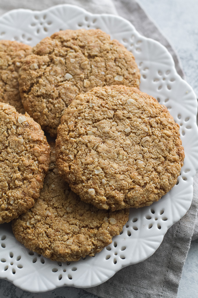 Flourless oatmeal cookies that are soft, chewy, and super easy to make with only one bowl and 7 ingredients | runningwithspoons.com