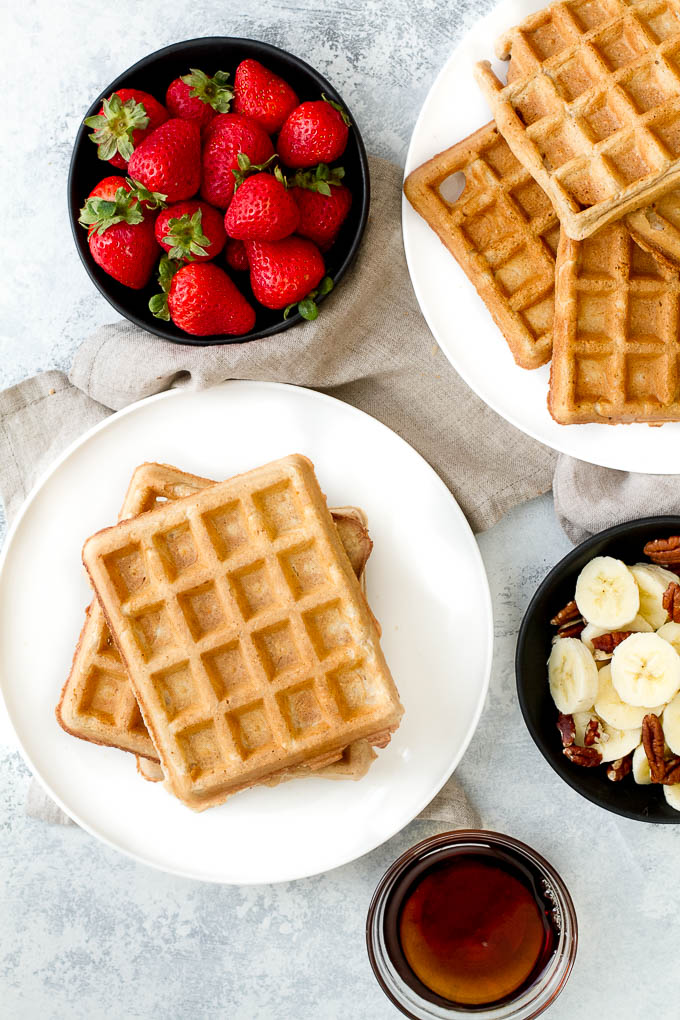 Flourless oatmeal waffles that are crispy on the outside, fluffy on the inside, and crazy easy to make! | runningwithspoons.com