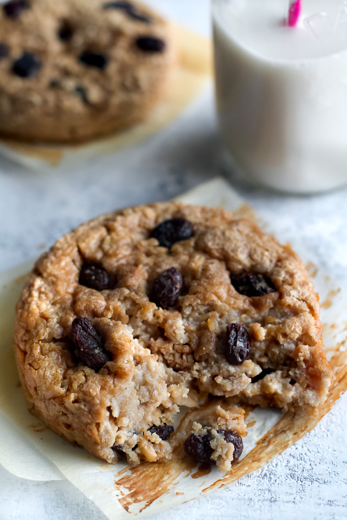 Ooey, gooey, and comforting! These Deep Dish Oatmeal Raisin Breakfast Cookies are a healthy way to enjoy dessert for breakfast and packed with complex carbs, protein, and fibre. Gluten-free & vegan. | runningwithspoons.com