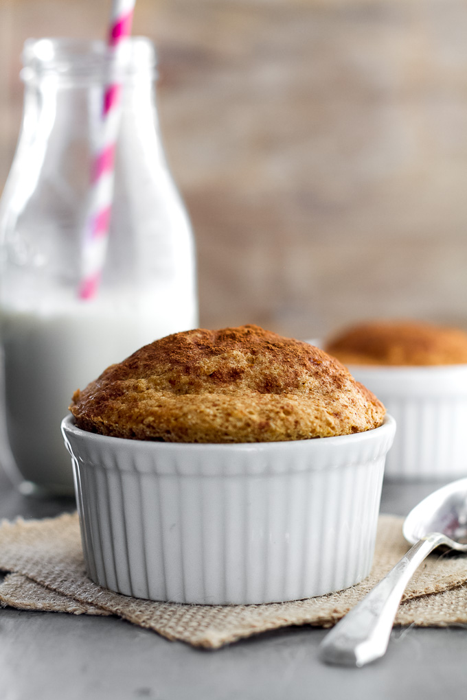 Pumpkin Snickerdoodle Mug Cake - just 5 minutes and a handful of healthy ingredients will give you this delicious gluten-free and paleo snack! | runningwithspoons.com