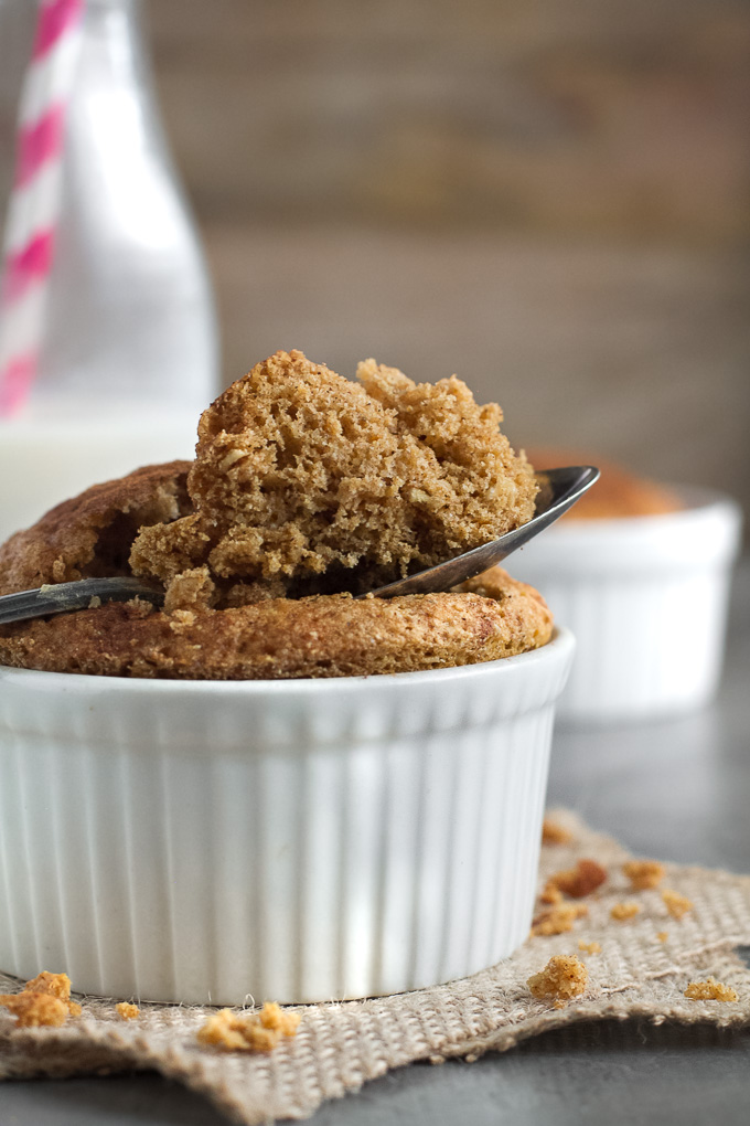 Pumpkin Snickerdoodle Mug Cake - just 5 minutes and a handful of healthy ingredients will give you this delicious gluten-free and paleo snack! | runningwithspoons.com