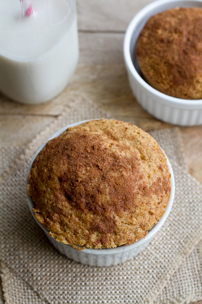 Pumpkin Snickerdoodle Mug Cake - just 5 minutes and a handful of healthy ingredients will give you this delicious gluten-free and paleo snack! | runningwithspoons.com