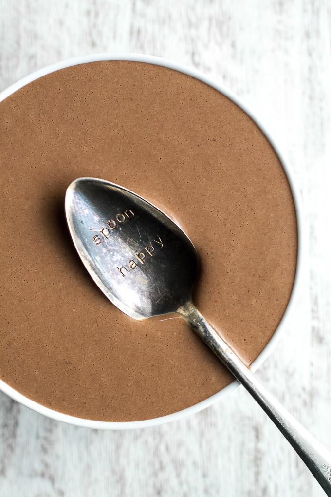 Hot Chocolate Smoothie Bowl - smooth, creamy, and sure to keep you satisfied for hours! This warm and comforting vegan smoothie will knock out those chocolate cravings while providing you with a balanced breakfast or snack | runningwithspoons.com