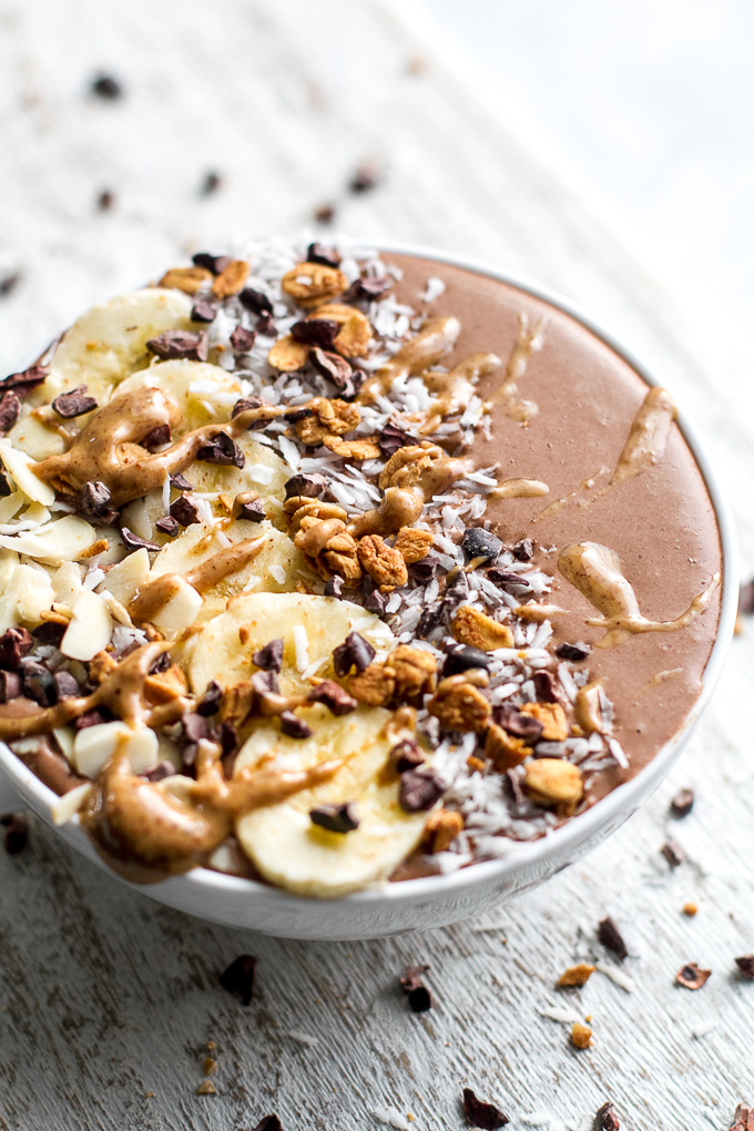 Hot Chocolate Smoothie Bowl - smooth, creamy, and sure to keep you satisfied for hours! This warm and comforting vegan smoothie will knock out those chocolate cravings while providing you with a balanced breakfast or snack | runningwithspoons.com