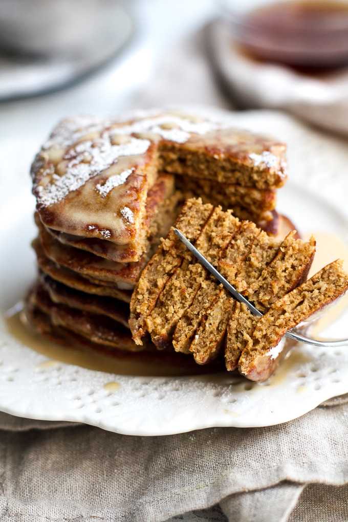 These light and fluffy Gingerbread Greek Yogurt Pancakes are sure to keep you satisfied all morning with over 20g of whole food protein! They’re gluten-free thanks to the oats, whipped up in the blender in under 5 minutes, and LOADED with sweetness and spice | runningwithspoons.com