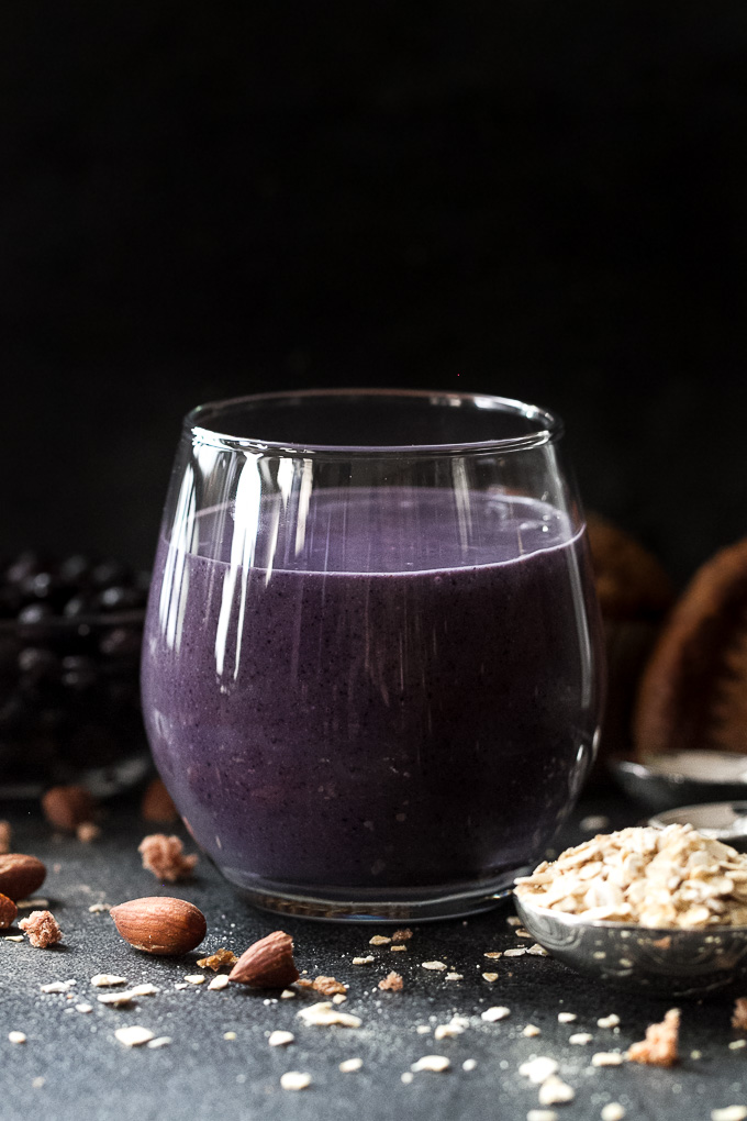Cool, creamy, and ridiculously comforting! This Blueberry Muffin Breakfast Smoothie uses oats and almond butter to give it a subtle doughiness that pairs perfectly with the fresh and vibrant flavours blueberries and bananas. | runningwithspoons.com