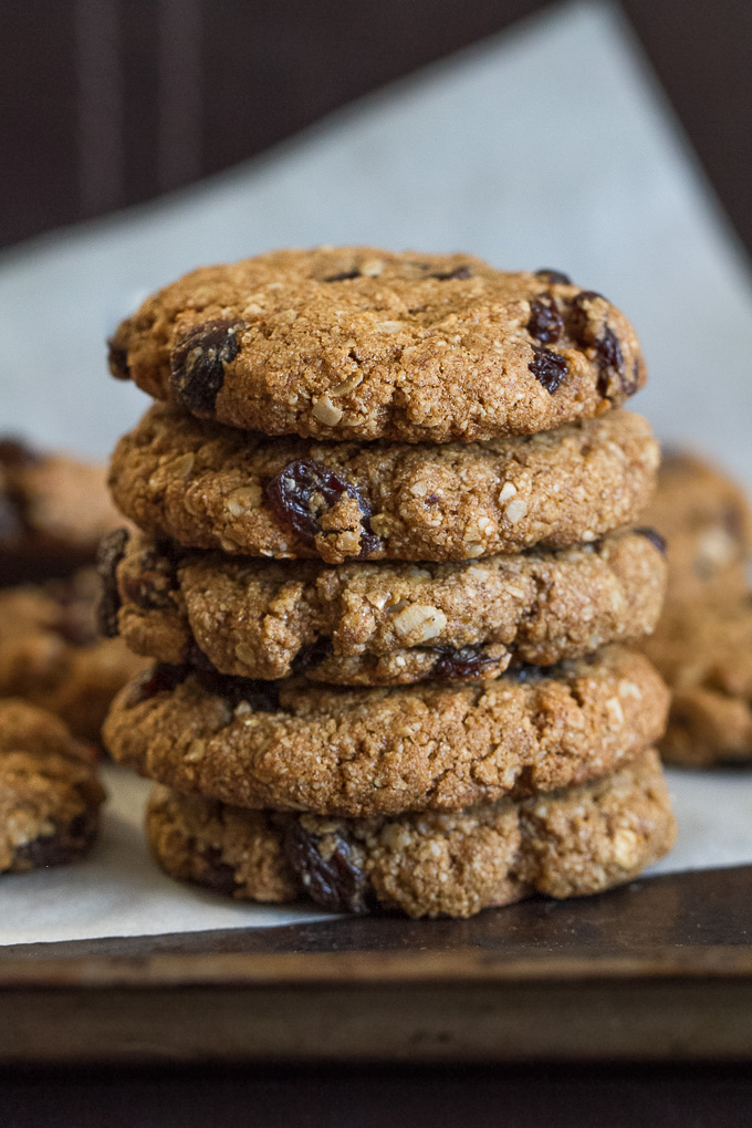 Flourless oatmeal raisin cookies that are soft, chewy, and super easy to make. They're comforting health food at its finest! | runningwithspoons.com