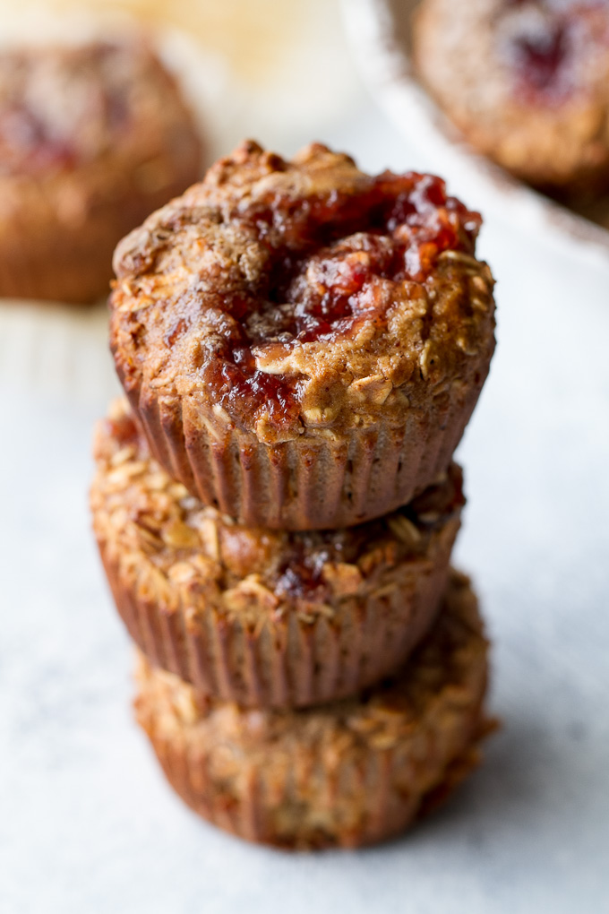 These Almond Butter and Jelly Baked Oatmeal Cups are gluten-free, refined sugar-free, super easy to make, and pack almost 6g of protein! A perfect breakfast or snack. | runningwithspoons.com