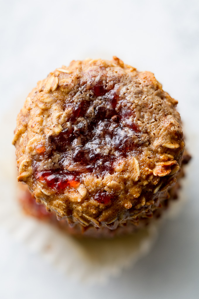 These Almond Butter and Jelly Baked Oatmeal Cups are gluten-free, refined sugar-free, super easy to make, and pack almost 6g of protein! A perfect breakfast or snack. | runningwithspoons.com