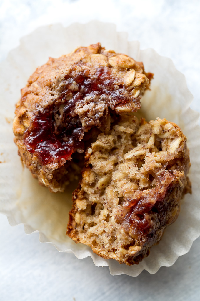 These Almond Butter and Jelly Baked Oatmeal Cups are gluten-free, refined sugar-free, super easy to make, and pack almost 6g of protein! A perfect breakfast or snack. | runningwithspoons.com