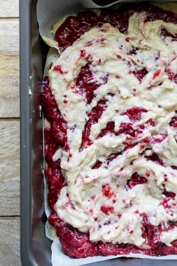 Strawberry Almond Oat Bars - so tender and buttery that you'd never guess they're made without any flour or butterl! A gluten-free combination of oats and almond flour gives them an irresistibly flaky crust, which pairs beautifully with an easy homemade strawberry chia seed jam | runningwithspoons.com