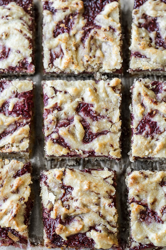 Strawberry Almond Oat Bars - so tender and buttery that you'd never guess they're made without any flour or butterl! A gluten-free combination of oats and almond flour gives them an irresistibly flaky crust, which pairs beautifully with an easy homemade strawberry chia seed jam | runningwithspoons.com