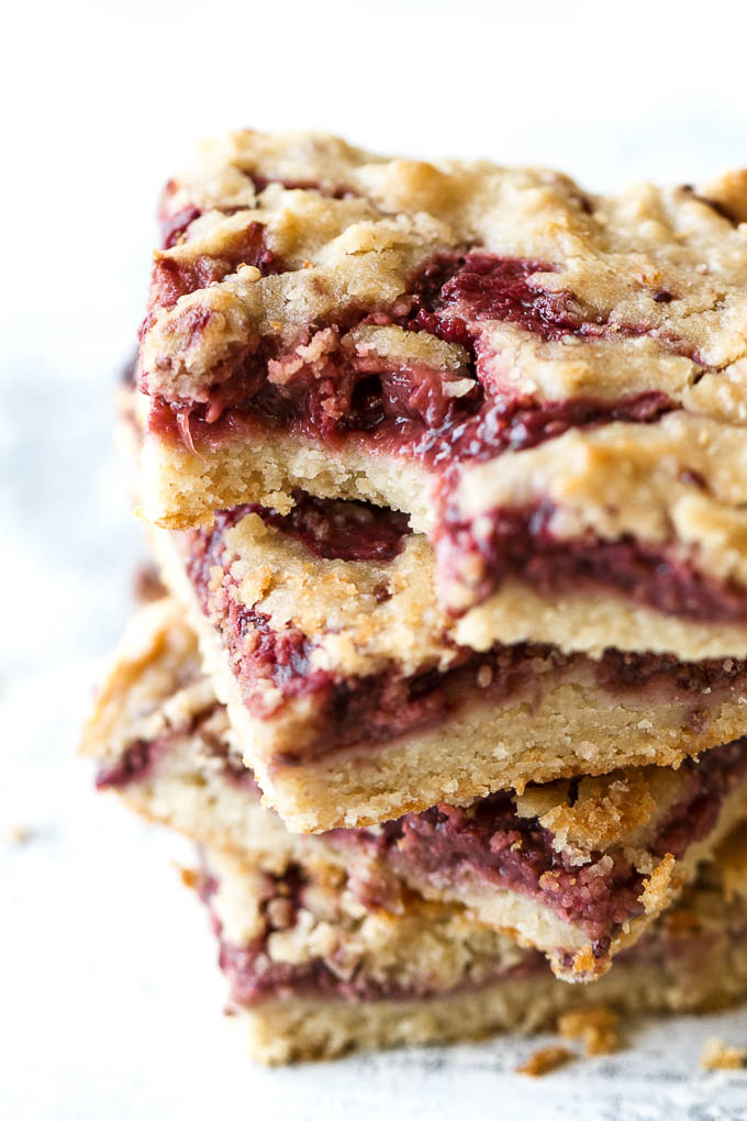 Strawberry Almond Oat Bars - so tender and buttery that you'd never guess they're made without any flour or butterl! A gluten-free combination of oats and almond flour gives them an irresistibly flaky crust, which pairs beautifully with an easy homemade strawberry chia seed jam | runningwithspoons.com