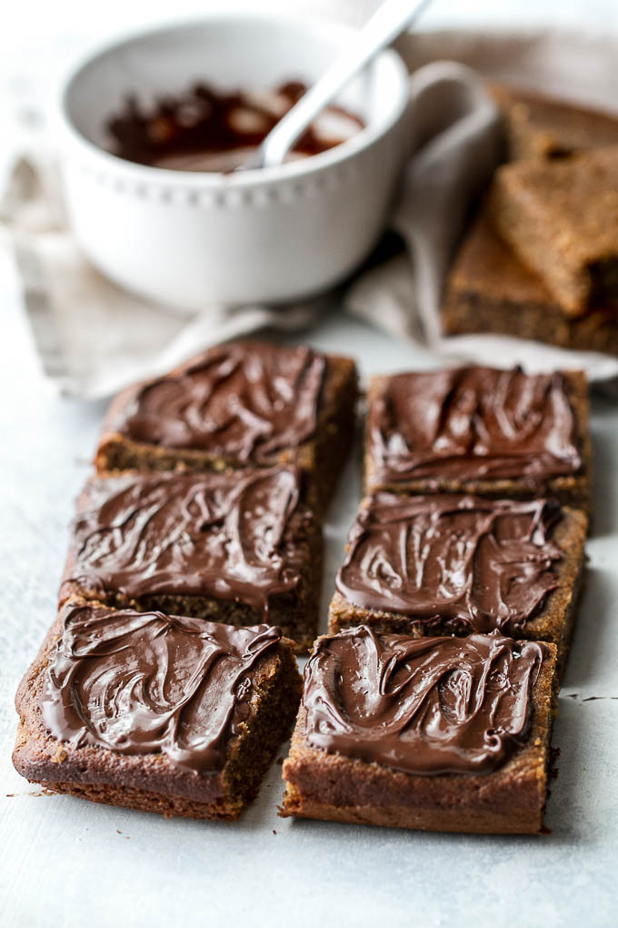 Flourless Banana Bread Bars made in the blender with only a handful of simple ingredients! They’re gluten-free, oil-free, dairy-free, and refined-sugar-free, so they make a deliciously healthy treat for when those cravings hit | runningwithspoons.com