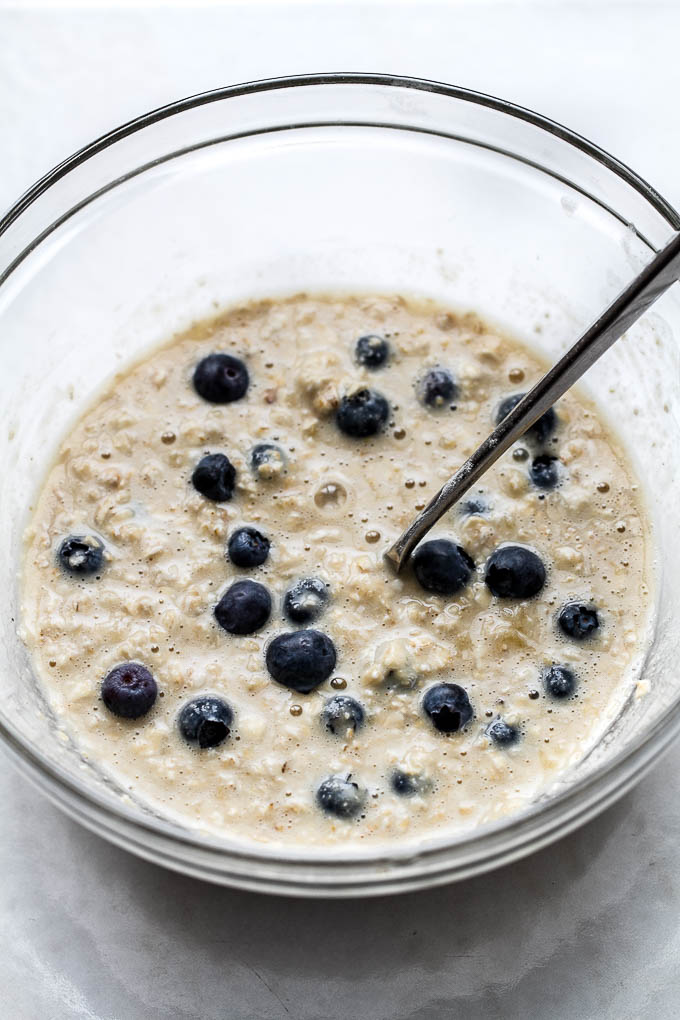 Blueberry Banana Breakfast Bake - like a muffin in a bowl, but made without any butter, oil, or refined sugar! Gluten-free and vegan so everyone can enjoy | runningwfithspoons.com