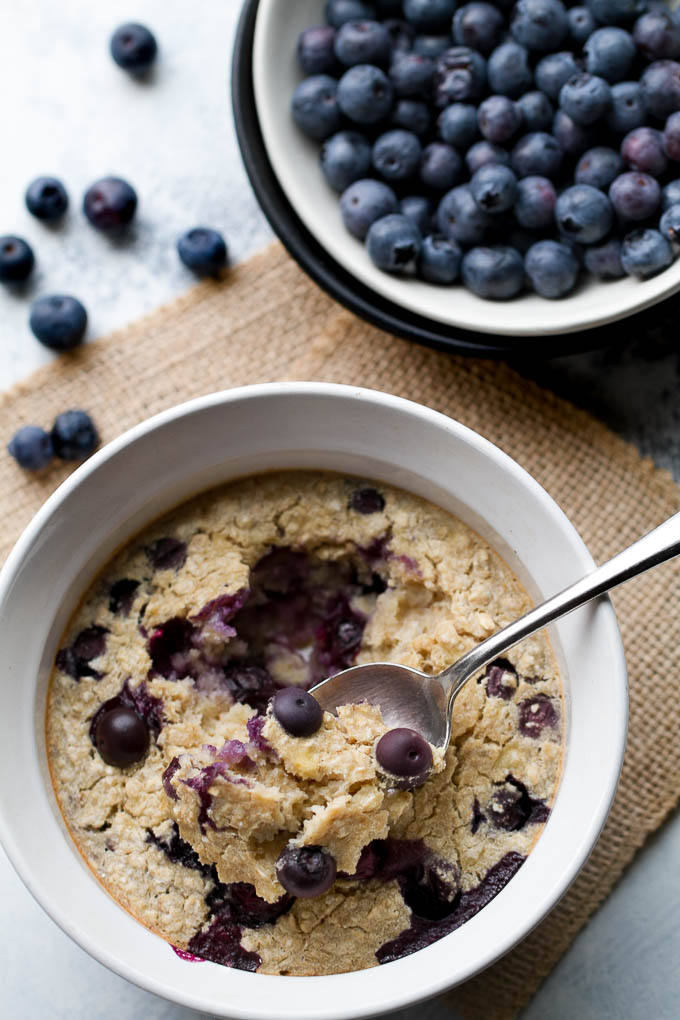 Blueberry Banana Breakfast Bake - like a muffin in a bowl, but made without any butter, oil, or refined sugar! Gluten-free and vegan so everyone can enjoy | runningwfithspoons.com