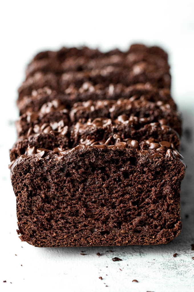 Flourless Chocolate Banana Bread made with NO flour, butter, or oil, but so soft, tender, and chocolatey that you’d never be able to tell! It’s gluten-free, low in refined sugar, and whipped up in the blender in 5 minutes flat! | runningwithspoons.com