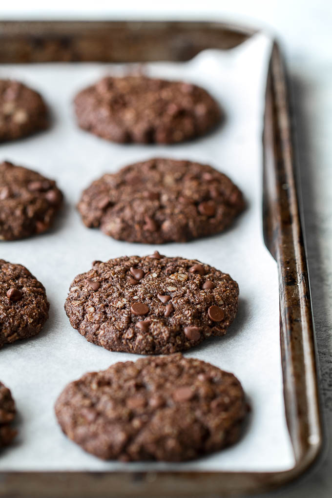 Flourless double chocolate oatmeal cookies that are soft, chewy, loaded with chocolate, and super easy to make with only one bowl and a handful of simple ingredients! They're gluten-free and a perfect choice for when those chocolate cravings hit | runningwithspoons.com