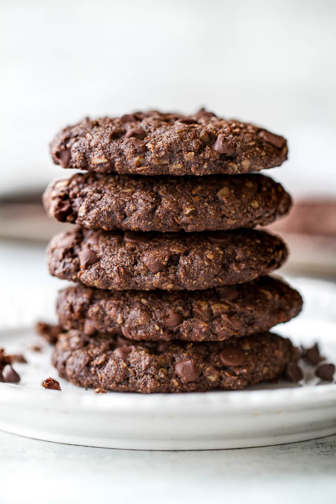 Flourless double chocolate oatmeal cookies that are soft, chewy, loaded with chocolate, and super easy to make with only one bowl and a handful of simple ingredients! They're gluten-free and a perfect choice for when those chocolate cravings hit | runningwithspoons.com