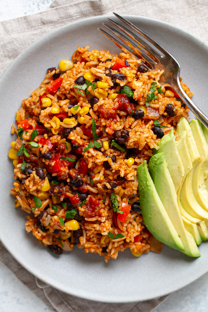 Instant Pot Black Bean Burrito Bowls -packed with plant-based protein and fibre, these bowls make for quick and easy dinner option that's vegan, gluten-free, and totally delicious!